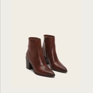 Frye Flynn short zip booties